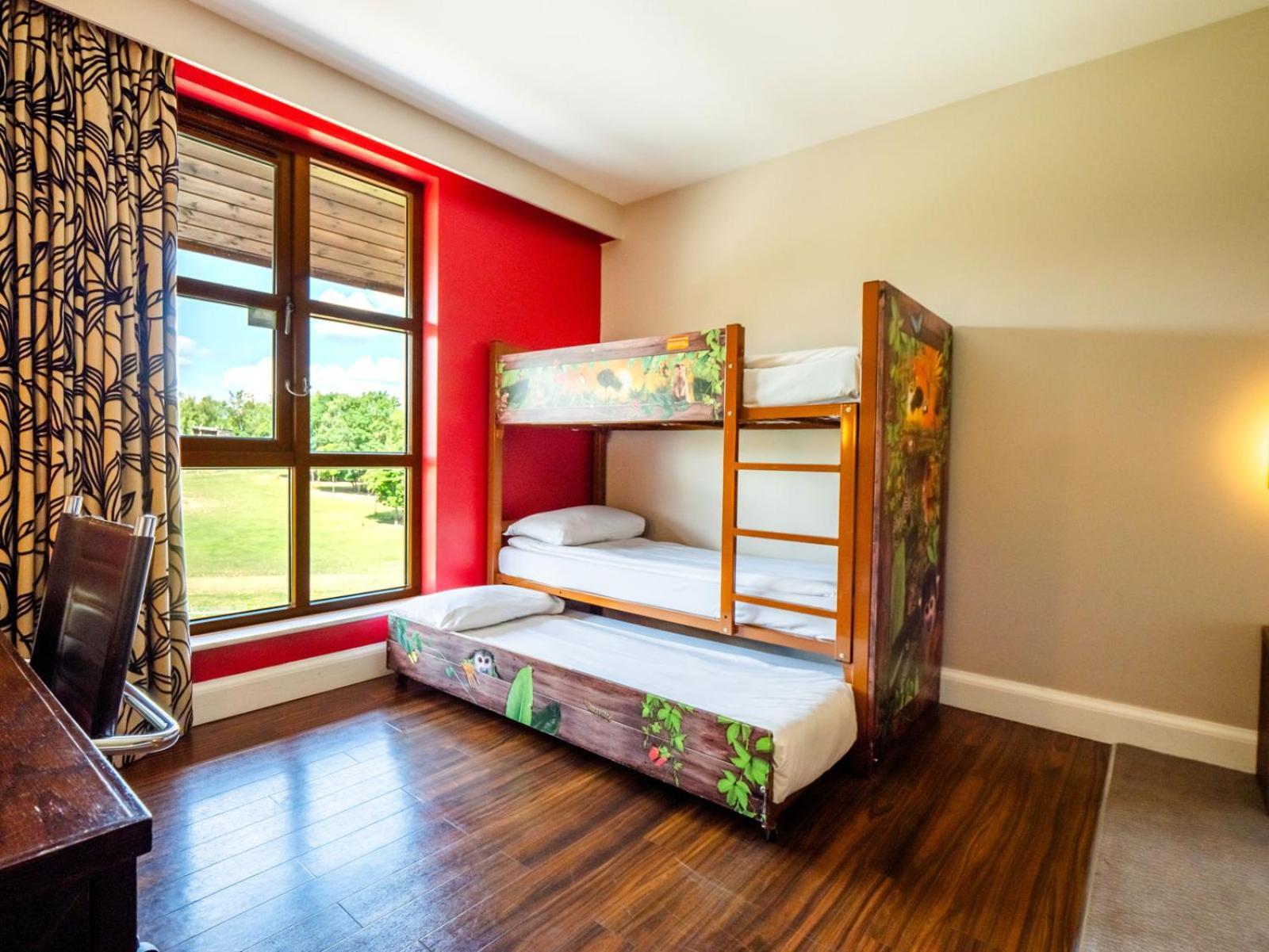 Chessington Safari Hotel Bagian luar foto